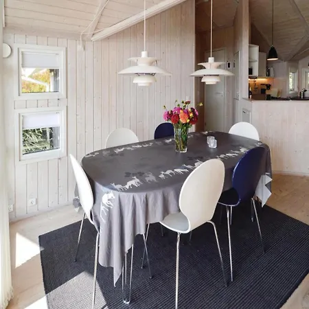 Nyaraló Three-bedroom Holiday In Karrebaksminde