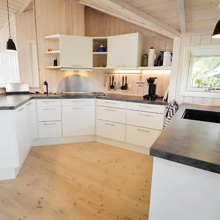 Three-bedroom Holiday In Karrebaksminde