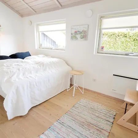 Three-bedroom Holiday In Karrebaksminde